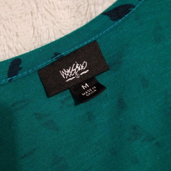 Sleeveless top! - Picture 3 of 4